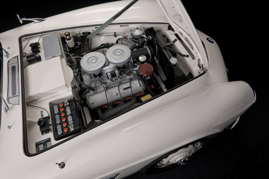 Il motore V8 da 3.2 litri  stato ricostruito secondo le specifiche dell’epoca